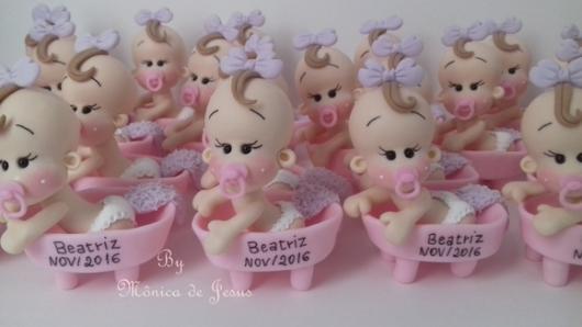 Lembrancinhas de Maternidade de Biscuit bebê na banheira