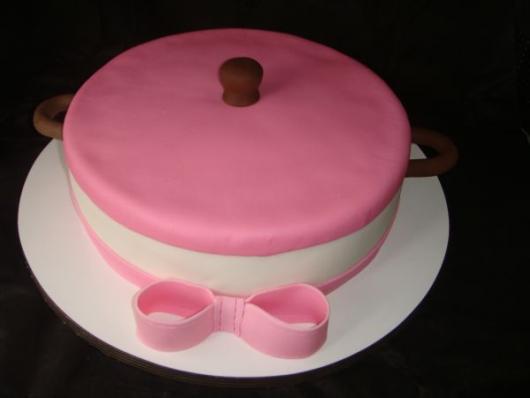 Bolo de Chá de Panela naked cake com laço rosa