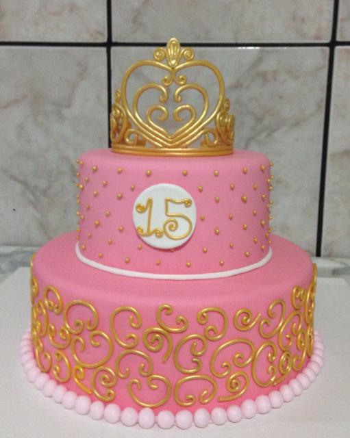 bolo fake de biscuit rosa e dourado