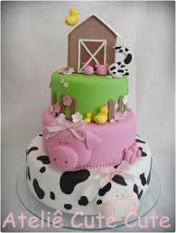  Bolo Fazendinha com 3 andares decorado com porquinha e vaca