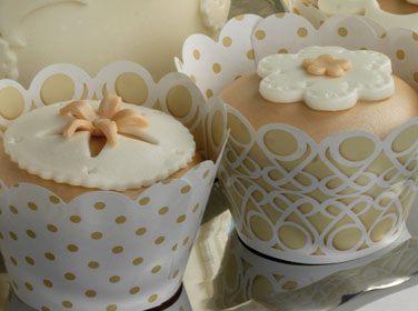 Cupcake para Casamento com wrapper de bolinhas