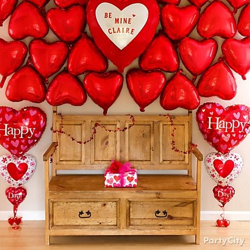 Decoração Dia dos Namorados com balões na parede