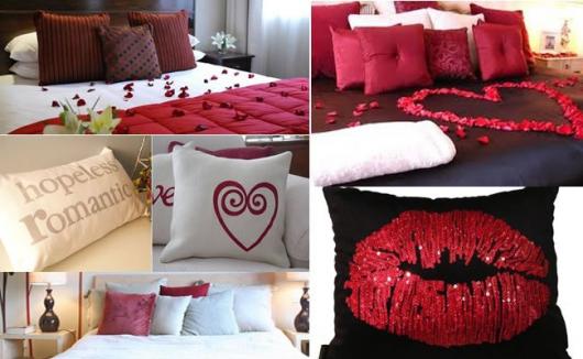 Decoração Dia dos Namorados no quarto com almofadas e pétalas