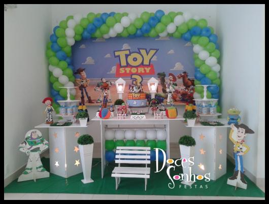 Festa Toy Story provençal com peças iluminadas