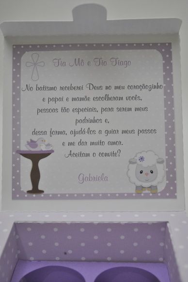 Caixa com decoração em lilás.