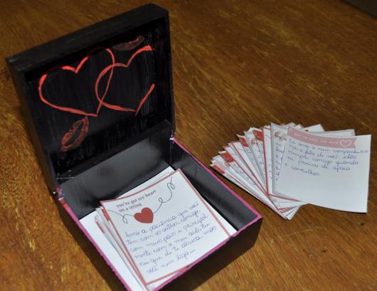 Caixa Surpresa para Namorado com frases decorada com coração pintado