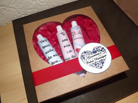 Caixa Surpresa para Namorado com frases em produtos de higiene