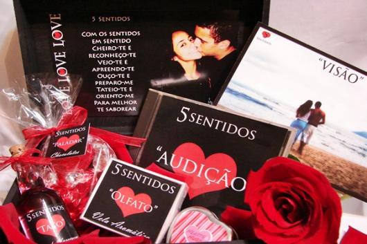 Caixa Surpresa para Namorado 5 sentidos com CD de músicas, bebida e chocolate