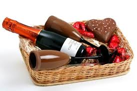 Cesta Dia dos Namorados com vinho e chocolate