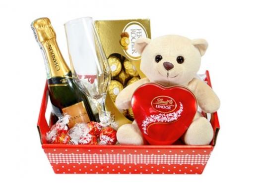 Cesta Dia dos Namorados com champanhe, ursinho e chocolate