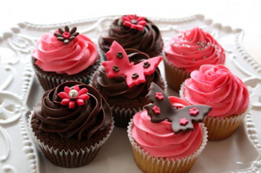 cupcake rosa com marrom