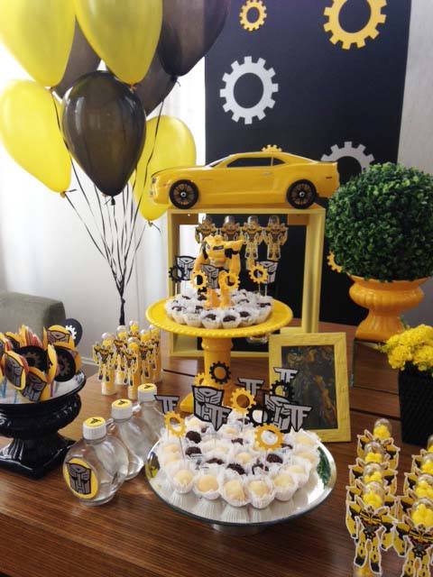 Festa Transformers decoração baby com balões amarelos e pretos