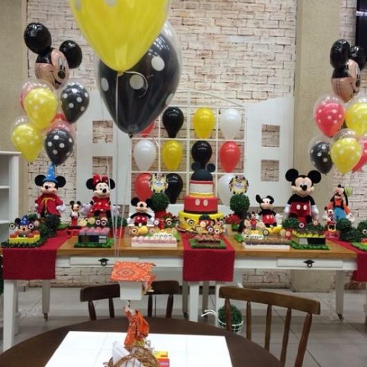 Balões Metalizados em decoração de festa com tema Mickey