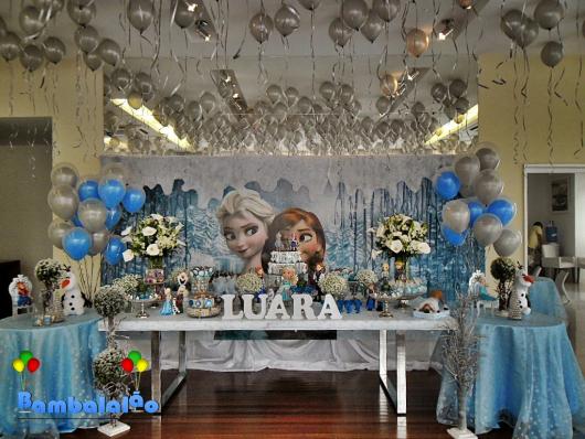 Balões Metalizados em decoração de festa com tema Frozen