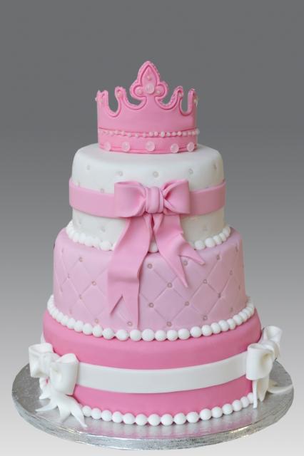 Bolo de Aniversário Infantil das Princesas rosa e branco
