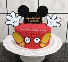 Bolo de Aniversário Infantil Mickey redondo com chantilly vermelho