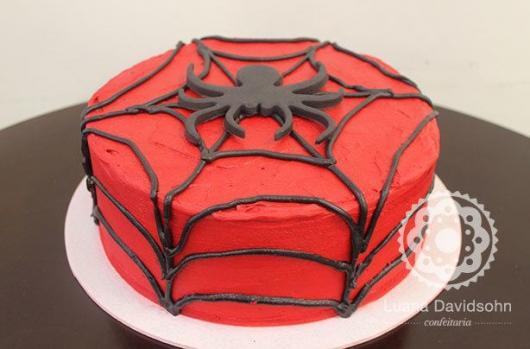 Bolo Mesversário Homem-Aranha com chantilly vermelho