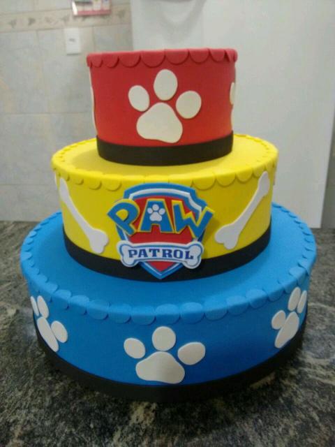 Bolo Patrulha Canina fake vermelho, amarelo e azul