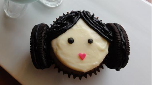 cupcake star wars feito com biscoito