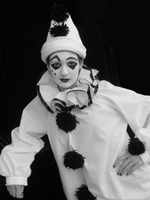 Fantasia Colombina com Pierrot preta e branca