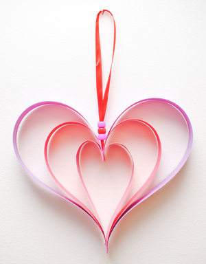 Lembrancinha Dia dos Namorados com papel coração para decoração