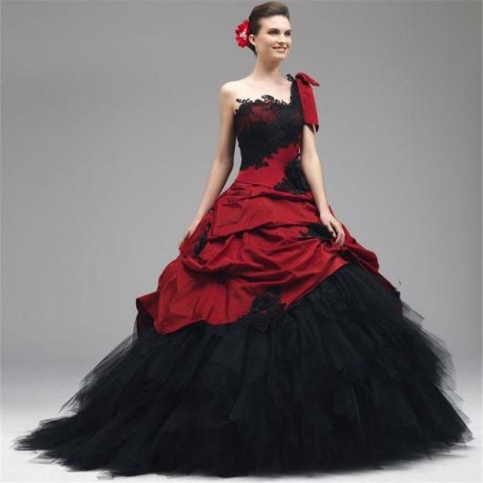 vestido de noiva preto com vermelho