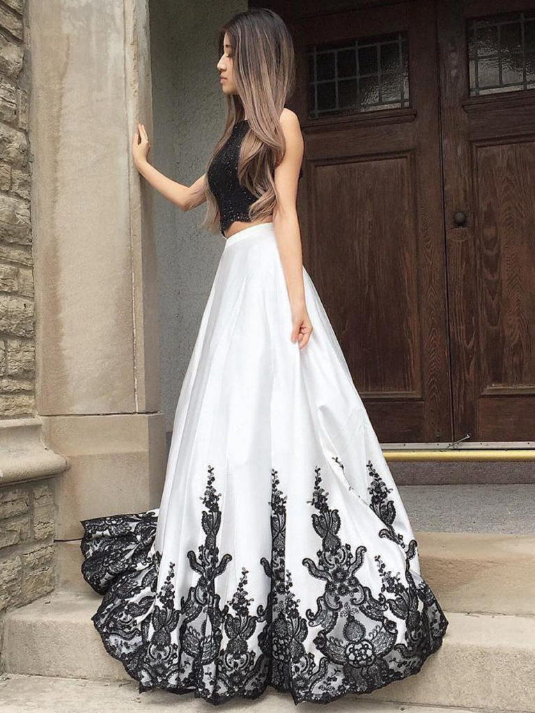 vestido branco com detalhe preto