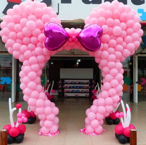 Arco de balões Minnie com balões rosas