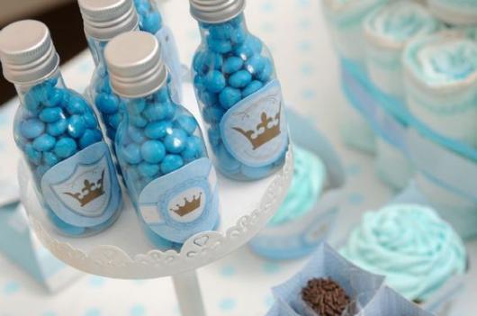 Lembrancinhas baratas para chá de bebê garrafinha com balas personalizada