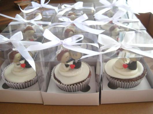 Lembrancinhas baratas para casamento cupcake personalizado
