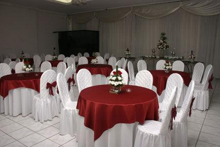 Toalha de mesa para festa de casamento branca e vermelha