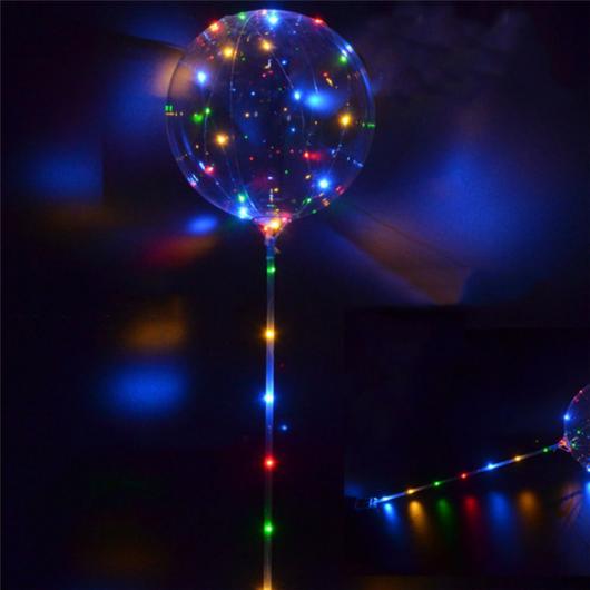 Os balões transparentes de LED podem ter luzes coloridas