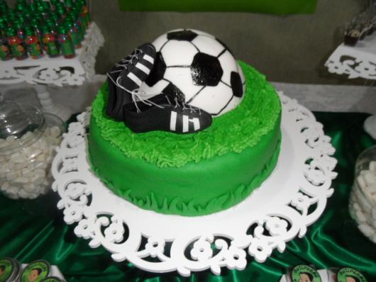 Gramado, bola, chuteira: use todas as referências do futebol para criar um bolo lindo