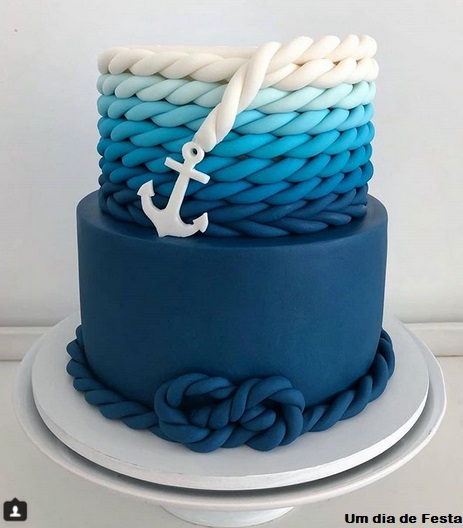 Bolo chantilly azul  Bolos de aniversário azuis, Bolo, Idéias de bolo de  aniversário