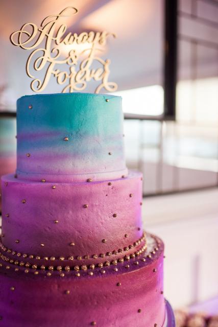 Ideia super diferente de bolo para casamento rosa e azul