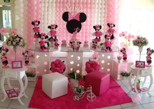 Decoração de festa infantil Minnie com balões rosas