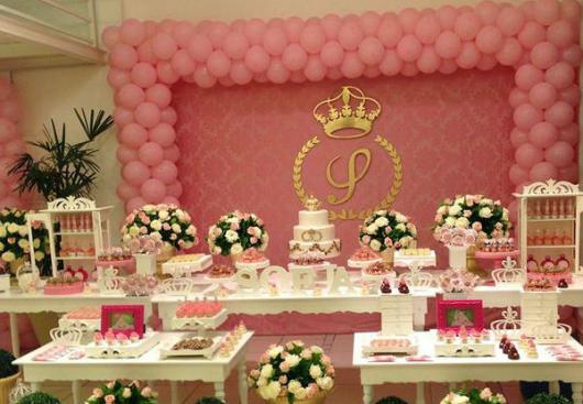 Decoração de festa infantil Princesa com painel rosa