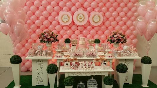 Decoração de festa infantil Princesa com painel de balões