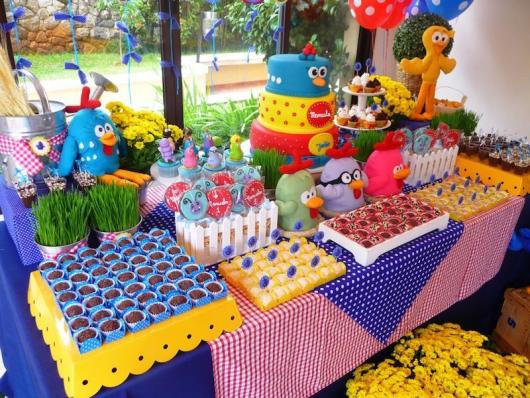 Decoração de festa infantil Galinha Pintadinha com balões personalizados