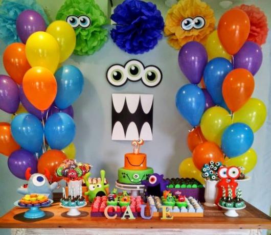 Decoração de festa infantil simples com balões