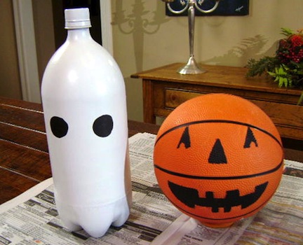 Enfeites de Halloween com garrafa Pet: fantasma