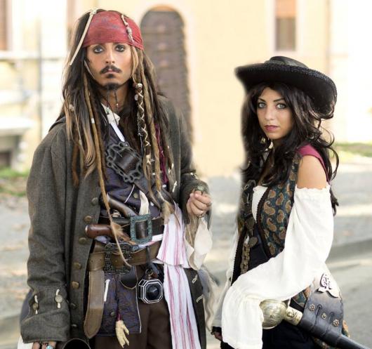 Fantasia de casal, que tal? Jack Sparrow e a pirata Angelica Teach