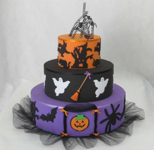 Festa de Halloween bolo fake com 3 andares