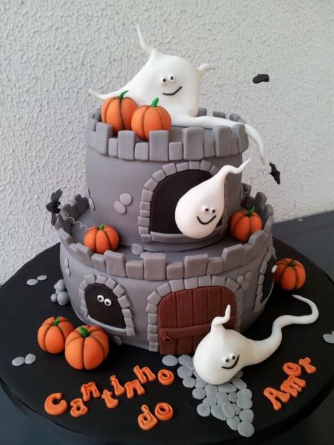 Festa de Halloween bolo com formato de castelo assombrado