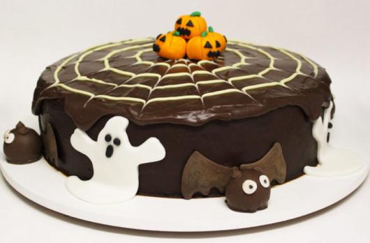 Festa de Halloween bolo com cobertura de chocolate