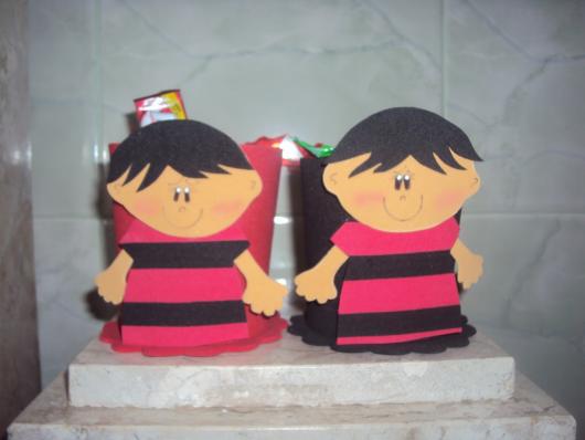 Potinho de doces com bonequinho e as cores do Flamengo