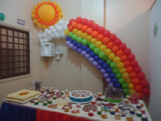 Decoração dia das crianças arco-íris de balões