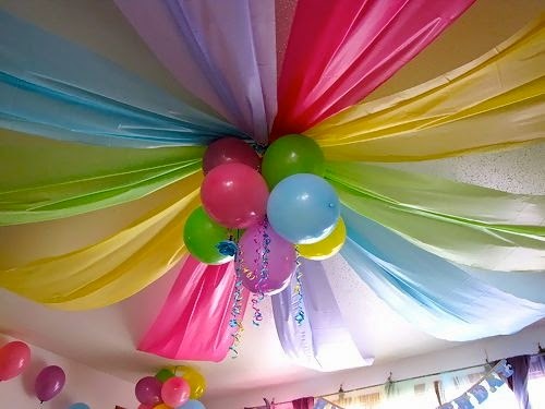 Decoração dia das crianças com balões coloridos