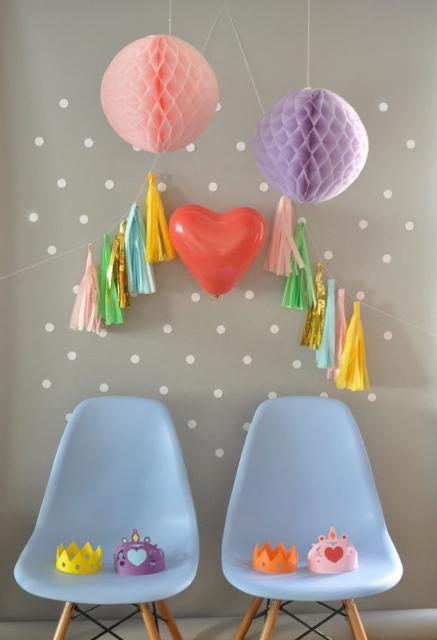 Decoração dia das crianças com balões de papel