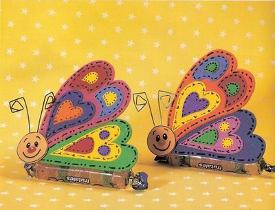 Lembrancinha para Dia das Crianças bala de goma com borboleta de EVA